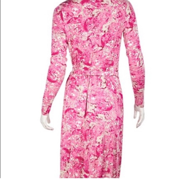 ESCADA - Picture 2 of 7